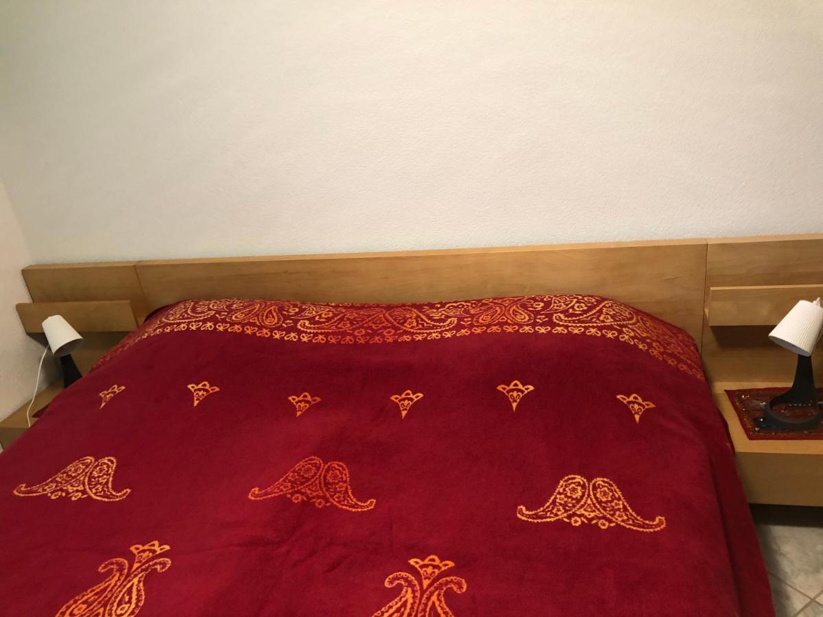 Mona'S Sleep & Go Bed and Breakfast Buren  Exteriör bild