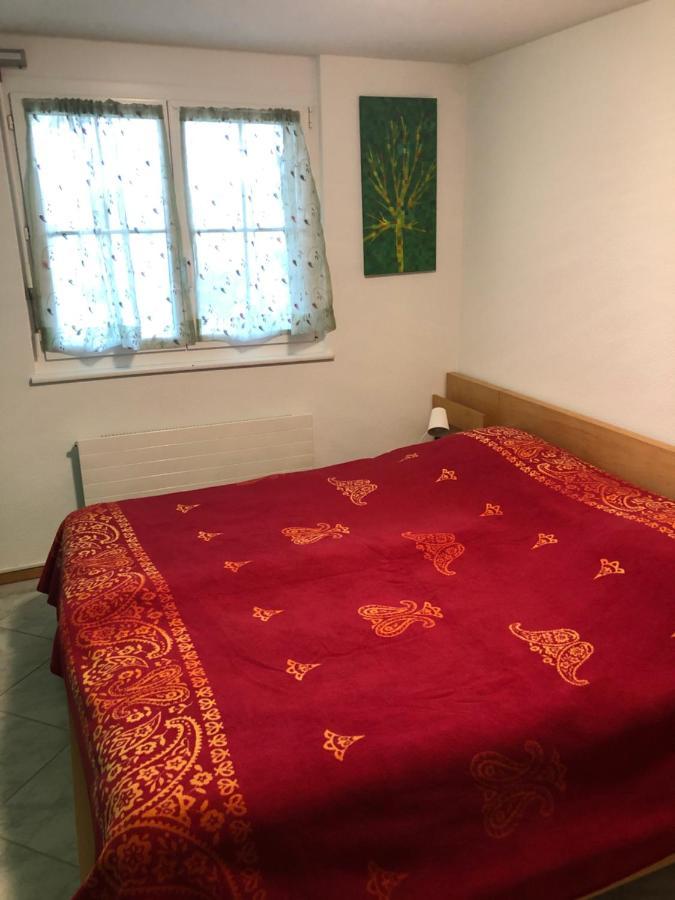 Mona'S Sleep & Go Bed and Breakfast Buren  Exteriör bild