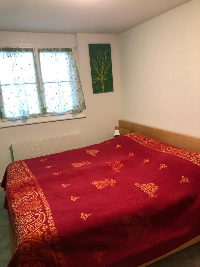 Mona'S Sleep & Go Bed and Breakfast Buren  Exteriör bild