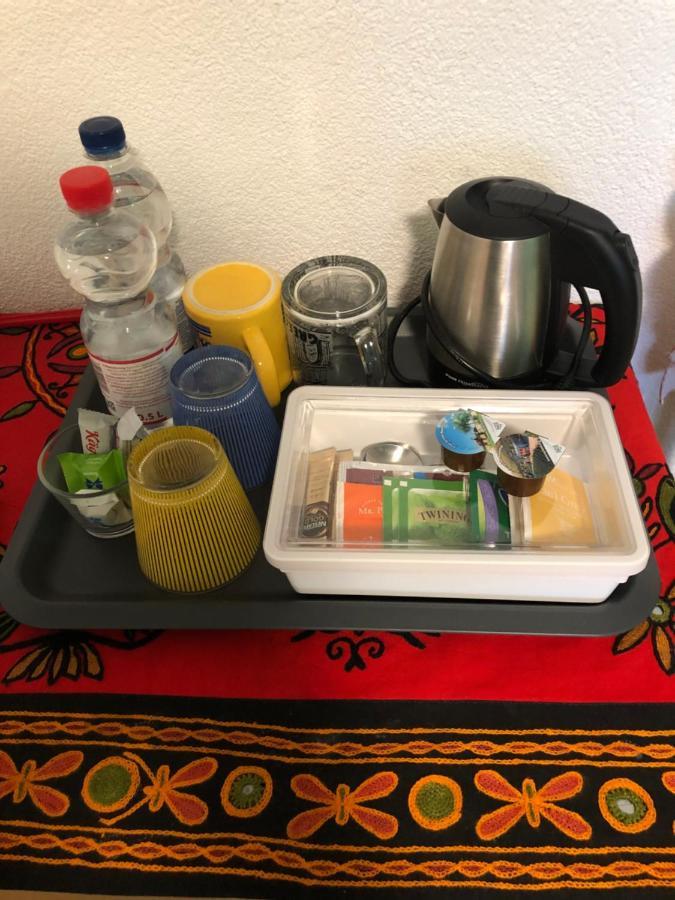Mona'S Sleep & Go Bed and Breakfast Buren  Exteriör bild