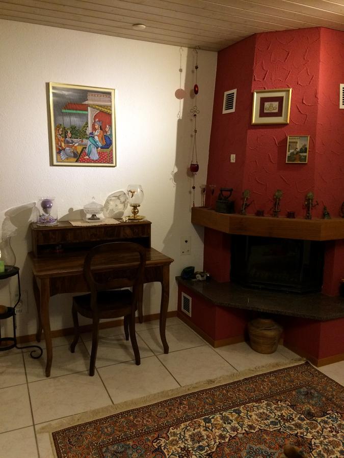 Mona'S Sleep & Go Bed and Breakfast Buren  Exteriör bild