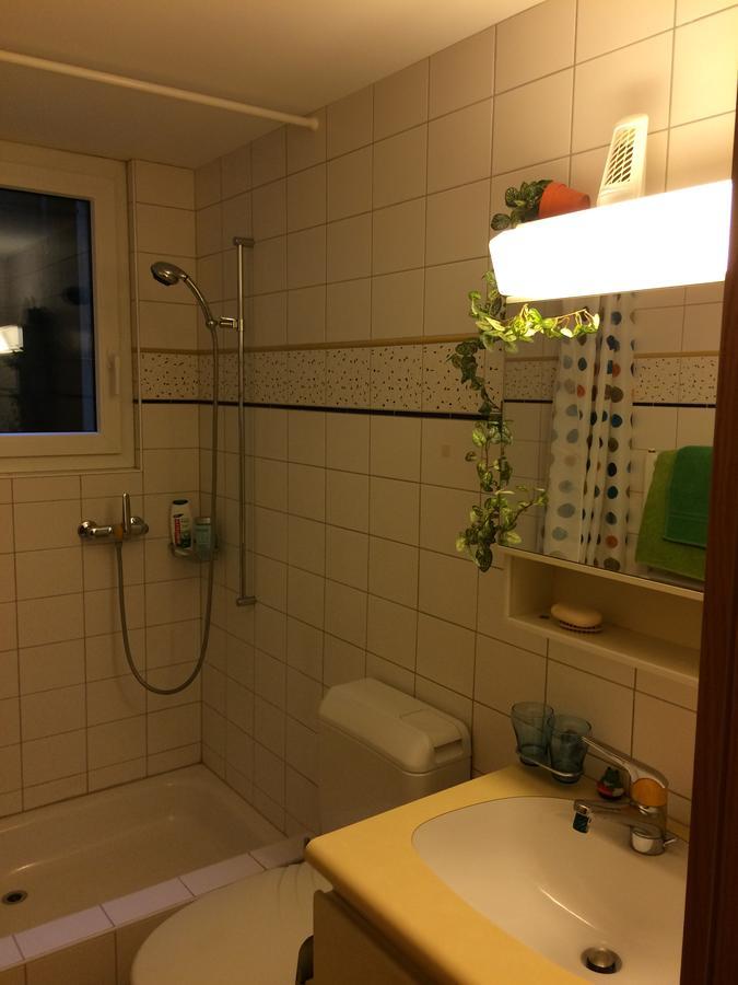 Mona'S Sleep & Go Bed and Breakfast Buren  Exteriör bild