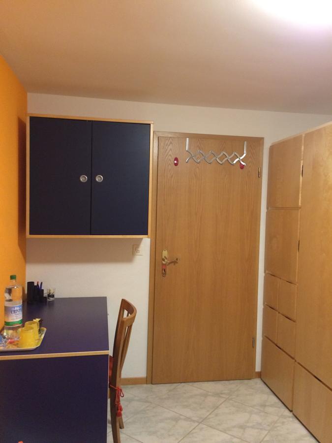 Mona'S Sleep & Go Bed and Breakfast Buren  Exteriör bild