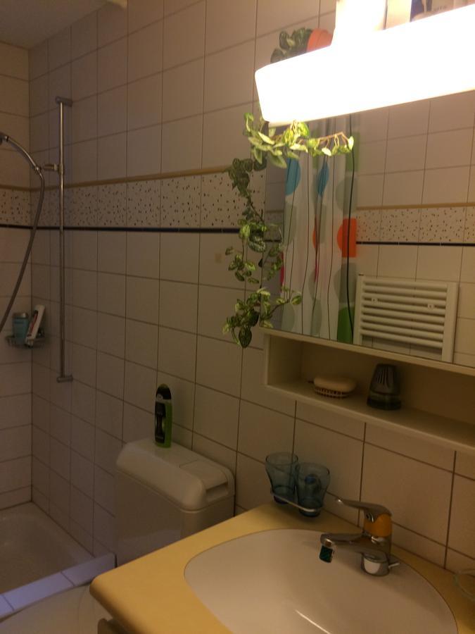 Mona'S Sleep & Go Bed and Breakfast Buren  Exteriör bild