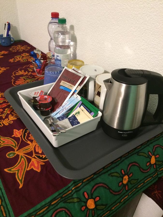 Mona'S Sleep & Go Bed and Breakfast Buren  Exteriör bild