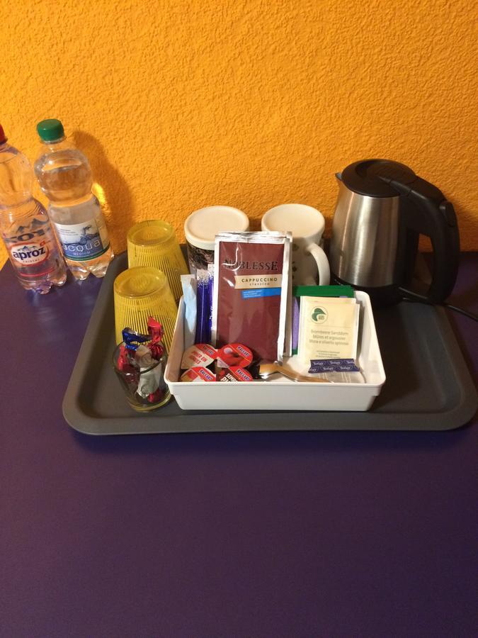 Mona'S Sleep & Go Bed and Breakfast Buren  Exteriör bild